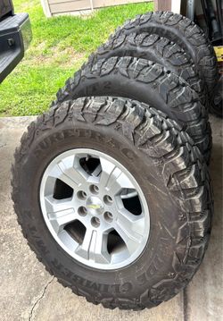 Chevy OEM 18s Wheels On Mud Terrain 35s Tires Like New.