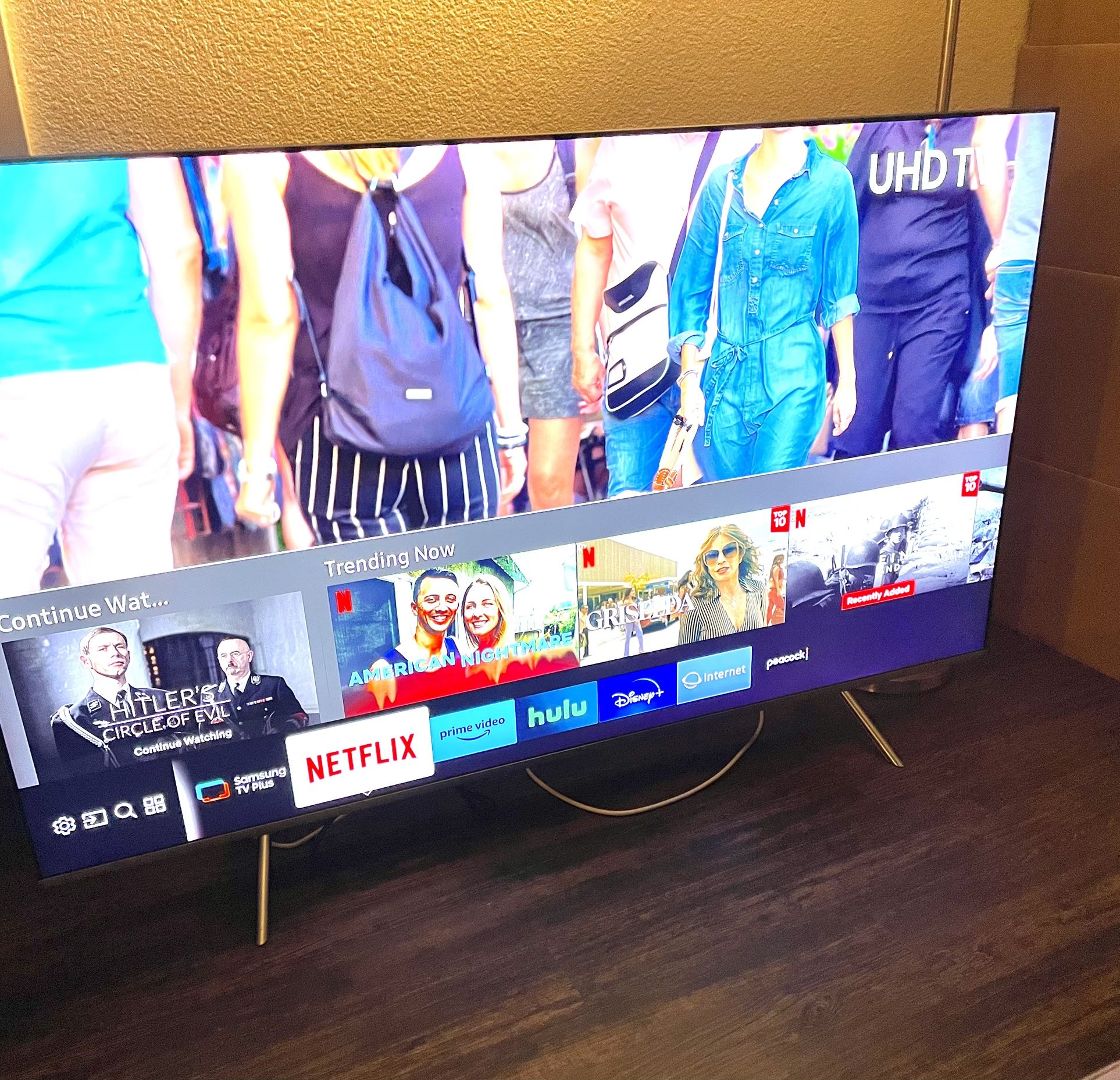 65”Samsung Premium 4K 2160p UHD Smart HDR Model UN65MU8000