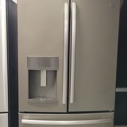GE REFRIGERATOR/ IN EXCELLENT CONDITION 
