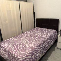 Twin Bed With Trundle And Comes With Two Mattresses 