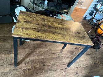 Computer table