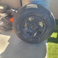 Tire And Rim P235 / 75R16