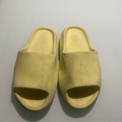 Beat Yeezy Slides(real)