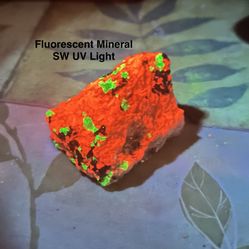 Fluorescent Mineral - UV Reactive - Short Wave Light 47.3g Really Cool
