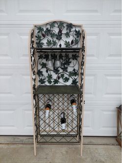 Metal Wine Rack with Grapevine Design