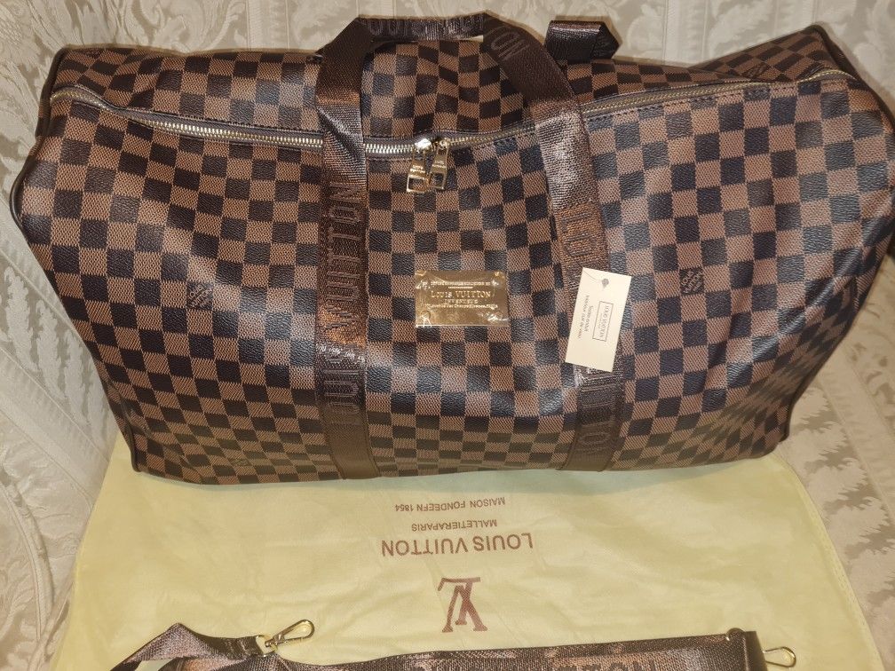 DESIGNER DUFFLE / LUGGAGE / TRAVEL BAG BROWN CHECKERS COLOR
