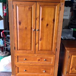 Furniture, Two Piece Set In Very Good Condition