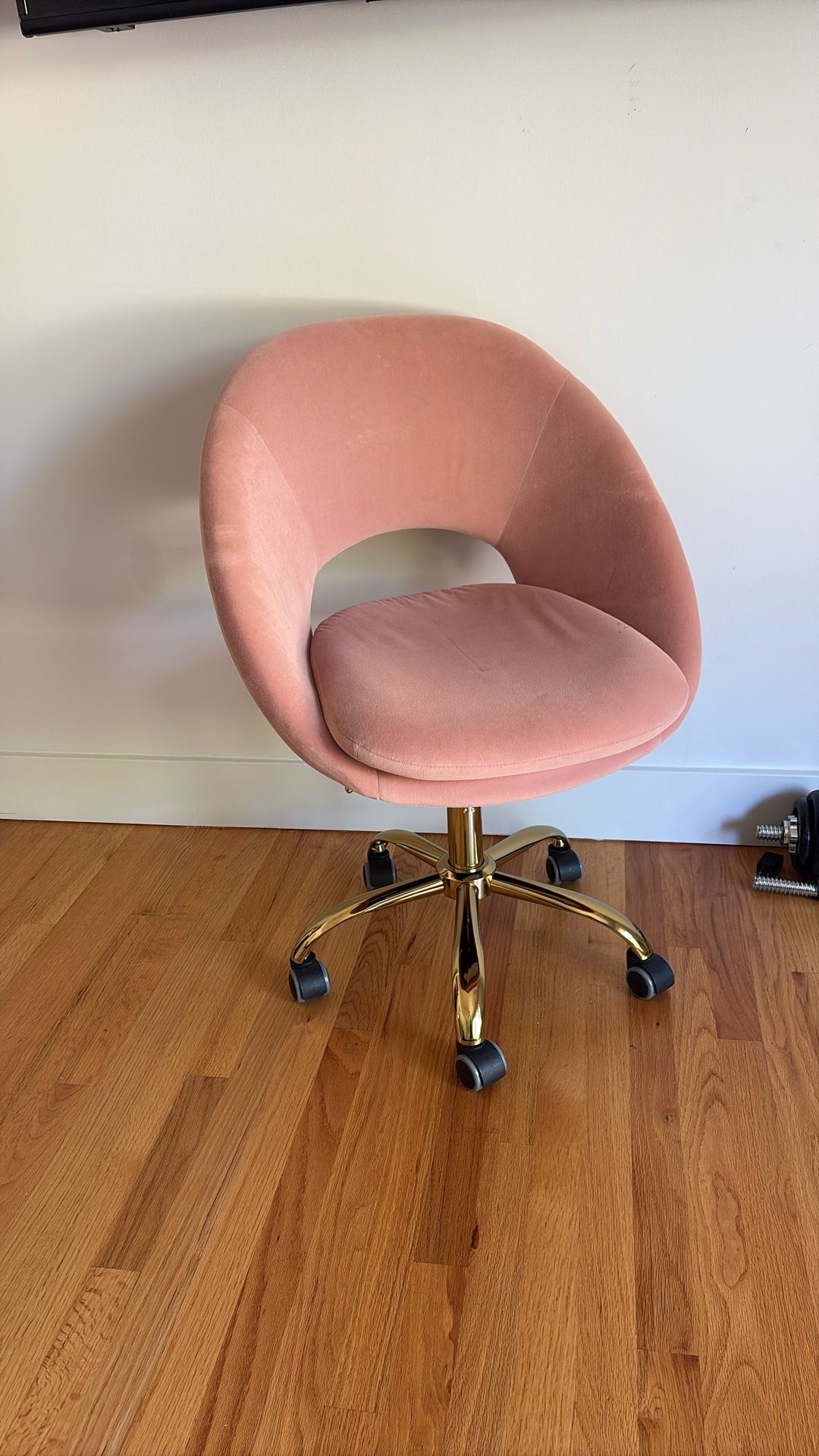 Elegant Pink Velvet Swivel Office Chair with Gold Base