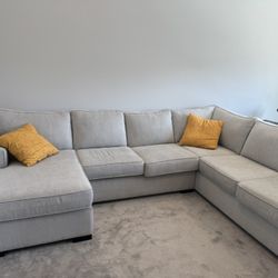 Sectional With Chaise 