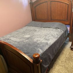 Beautiful Solid Wood Bedroom Set!!! PRICE NEGOTIABLE!!!