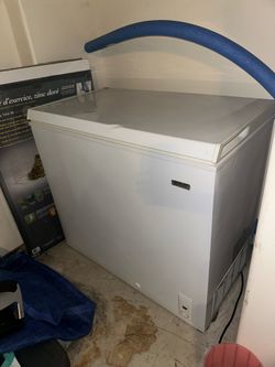 Deep Freezer 37 x 22 x 34