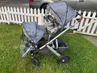 Uppababy Vista double stroller with accessories.