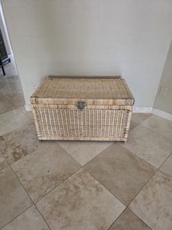 Vintage Wicker Storage Trunk / Blanket Chest – 36" – $125
