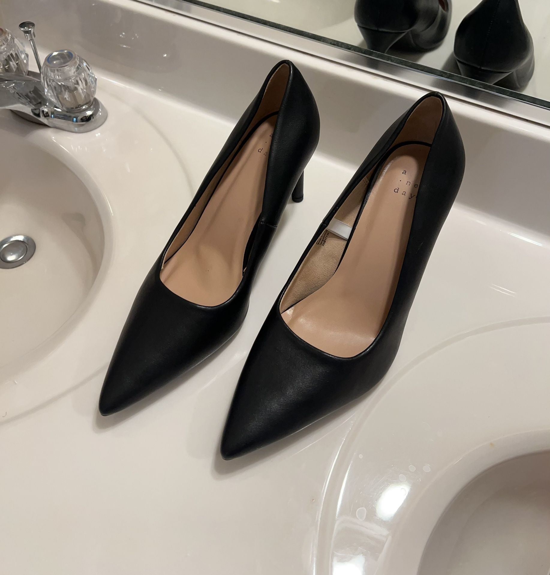 Brand New Women’s Pumps Black. Size 9