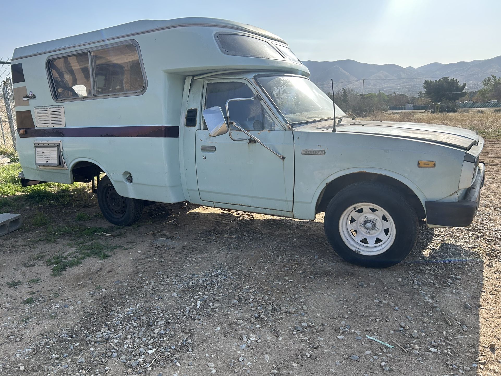 77 Chinook Toyota Pop Up Camper
