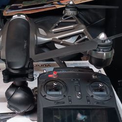YUNTEC Typhoon Q500 4K DRONE WITH THE ST10 CONTROLLER 