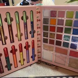 Paletas De Maquillaje Each $40