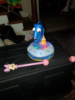 Nemo Y Dora Tiene Luz Tiene Para Poner Aretes Collares Cosas Pequeñas Y Una Mini Mause Ponpita De Agua Todo En Buenas Condiciones