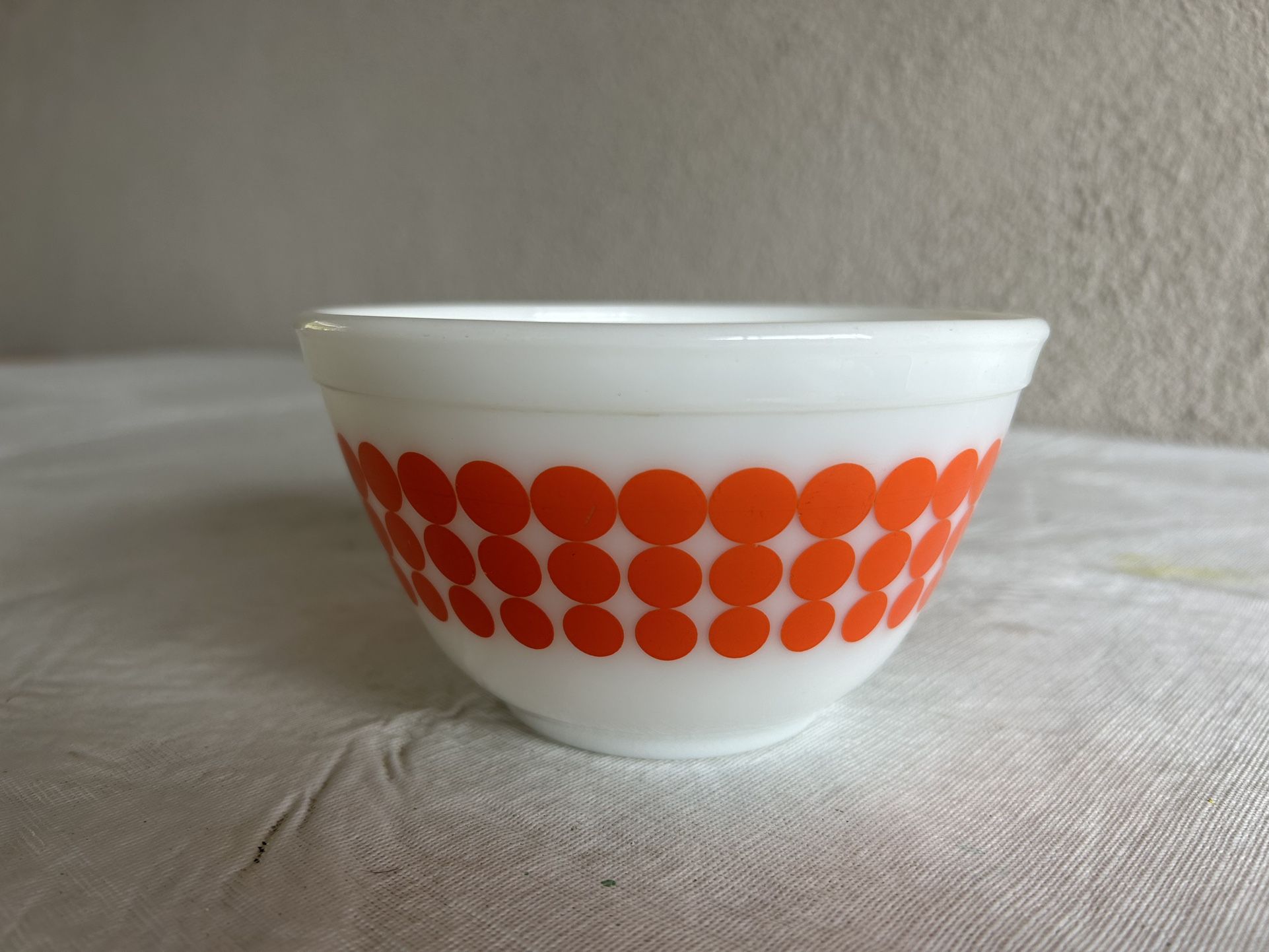 Pyrex Vintage Dot Bowl 401