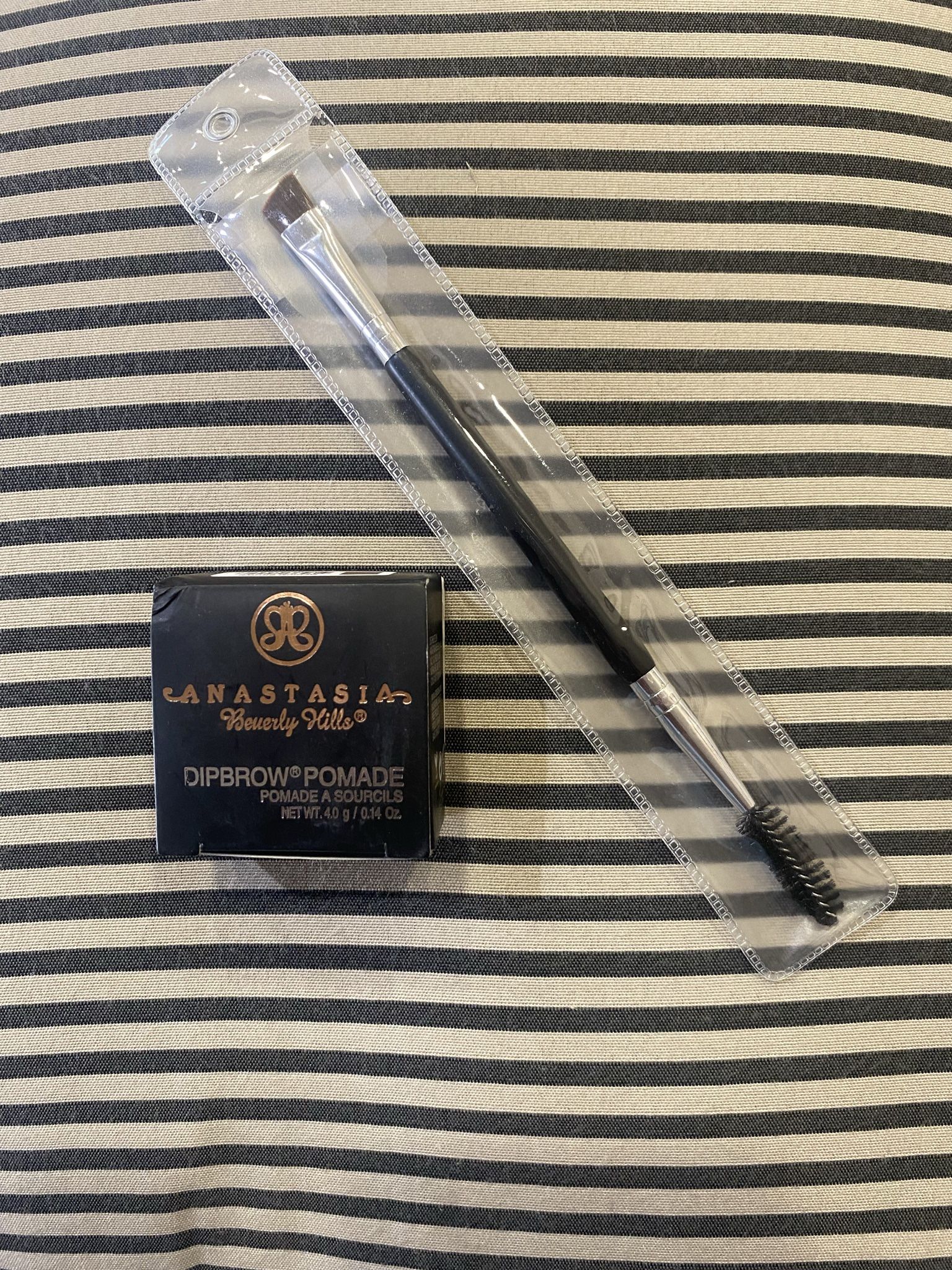 Anastasia Beverly Hills Pomade With Brush 
