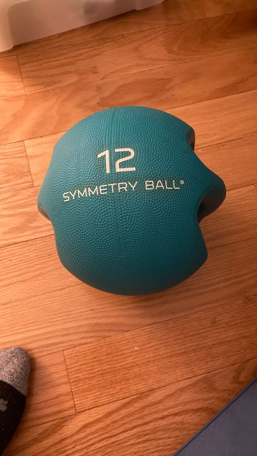 12 Pound Symmetry Ball w Handles