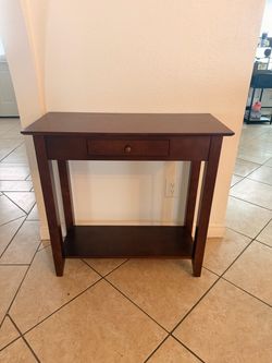 Entrance table
