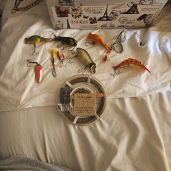 Bundle  Of Vintage Lures 25$
