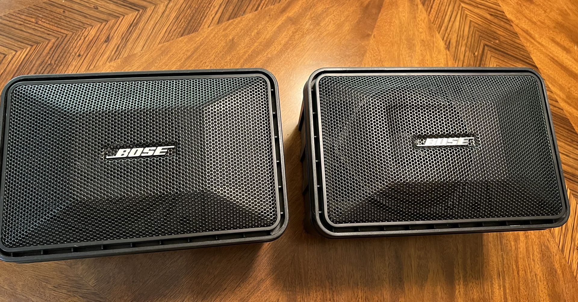 BOSE Model 101 Series II Music Monitor Indoor Outdoor Mountable Heavy Duty Exterior Speakers