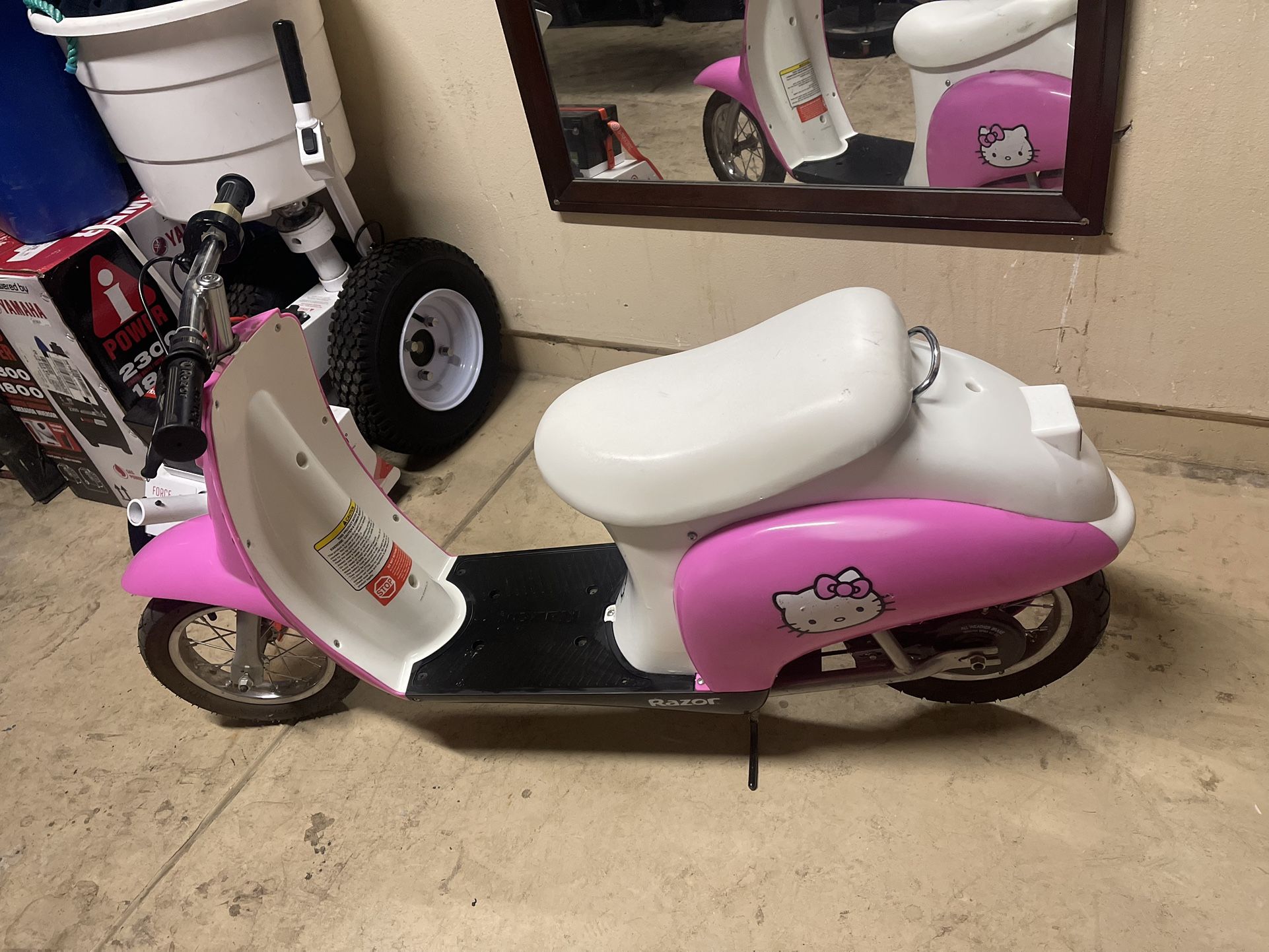 RAZOR HELLO KITTY POCKET MOD ELECTRIC SCOOTER - "