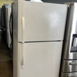 TOP FREEZER KENMORE REFRIGERATOR 18 CF WITH ICE MAKER 