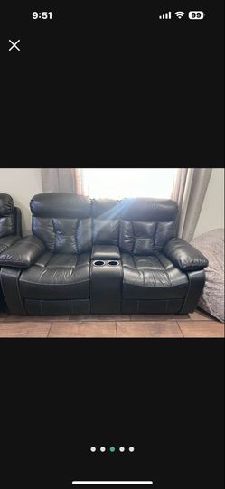 Like New Luxurious Polyester Living Room Couches