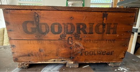Antique Goodrich Wood Crate w/Lid Rope Handle
