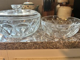 Two VINTAGE Pyrex Round casserole dishes