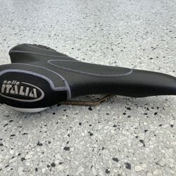 “SELLE ITALIA” Bicycle Saddle Seat. Pre Owned In Good Condition