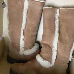 UGG Sundance Il Boots (Chestnut, Size 9)