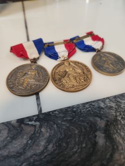 3 medallas igual.ala foto
