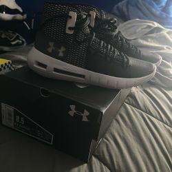 Under Armour, Basketball Shoes 8 1/2 In Men’s