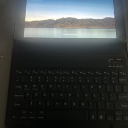 iPad 9th Generation With Keyboard And Box  256g