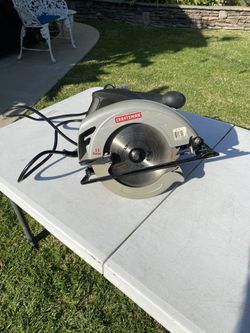 Like New Craftsman 11AMP Circular Saw W/ 3 Extra Blades