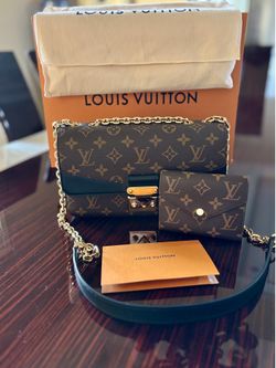 Louis Vuitton Purse & wallet