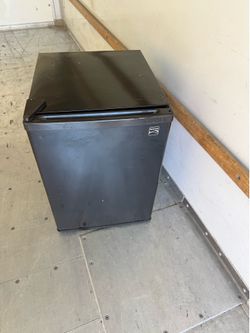Mini fridge