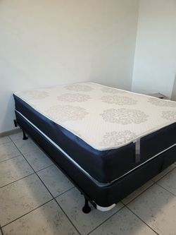 NEW QUEEN-SIZE MATTRESS AND BOX SPRING 💤