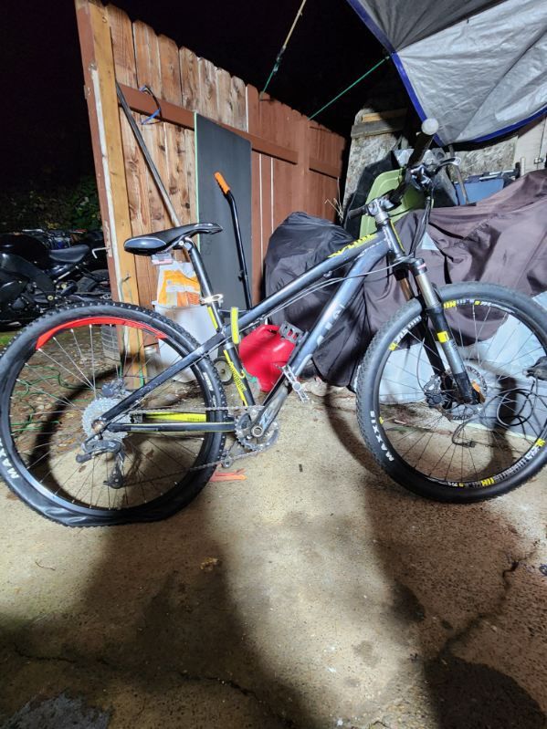 Large diamondback mountain bike hook line