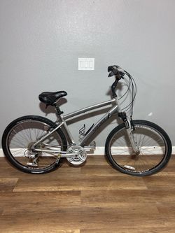 Trek Navigator Comfort / Hybrid Bike –(OBO)