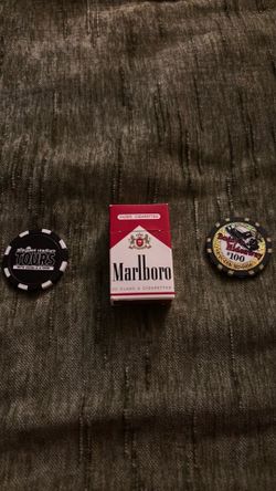 vintage miniature Marlboro Red matchbox