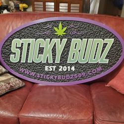 STICKY BUDZ SIGN