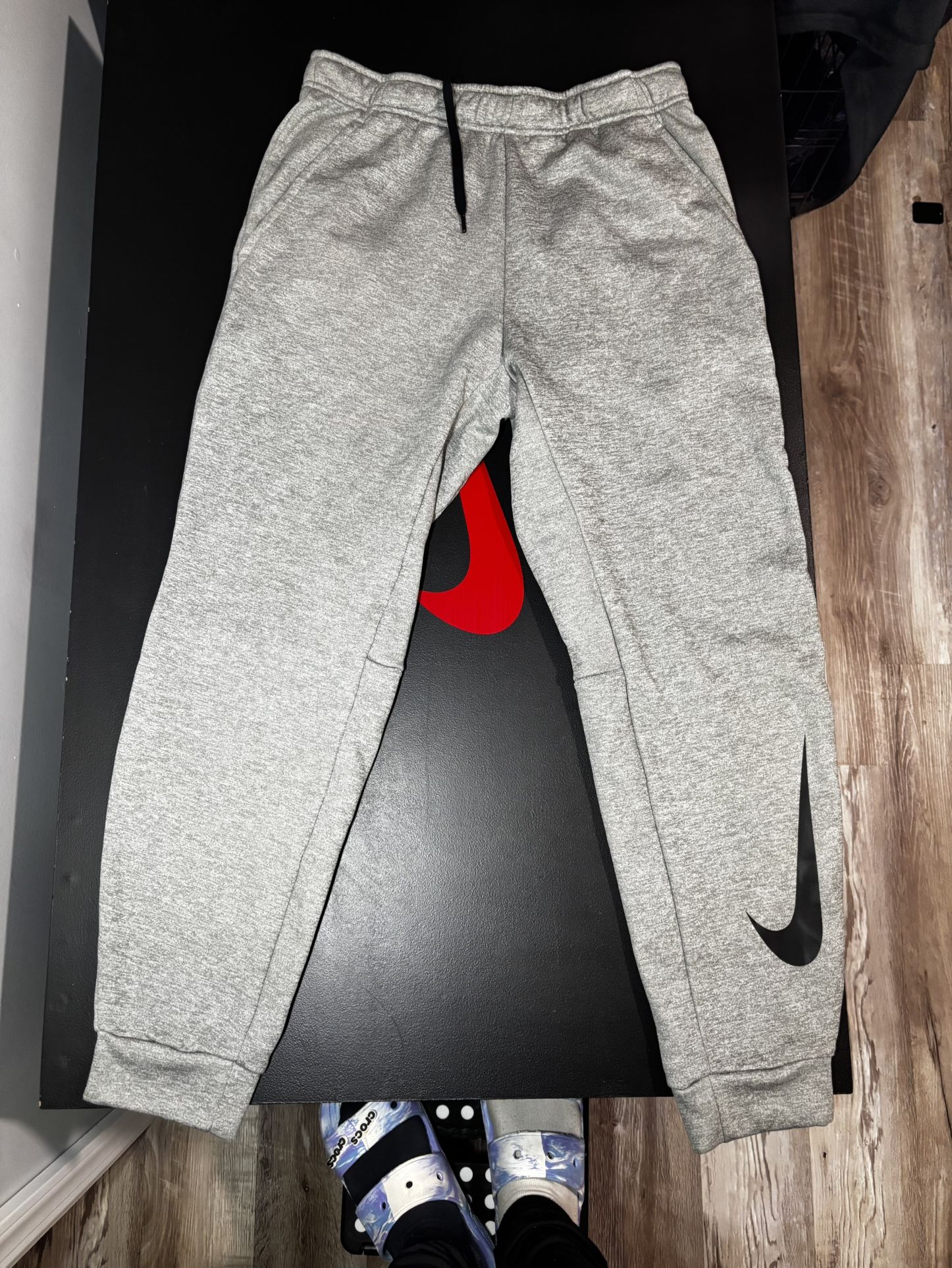 NIKE Mens Medium Dri Fit THERMA TAPERED CUFFED PANTS Heather Gray Joggers Swoosh