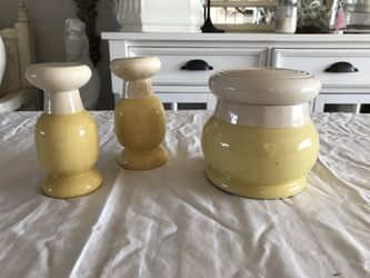 VINTAGE SALT/PEPPER SHAKERS AND COVERED JAR -