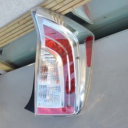 2012 - 2015 TOYOTA PRIUS LED  RIGHT TAILAMP TAIL LAMP LIGHT PASSENGER SIDE GENUINE USED OEM.  H3
