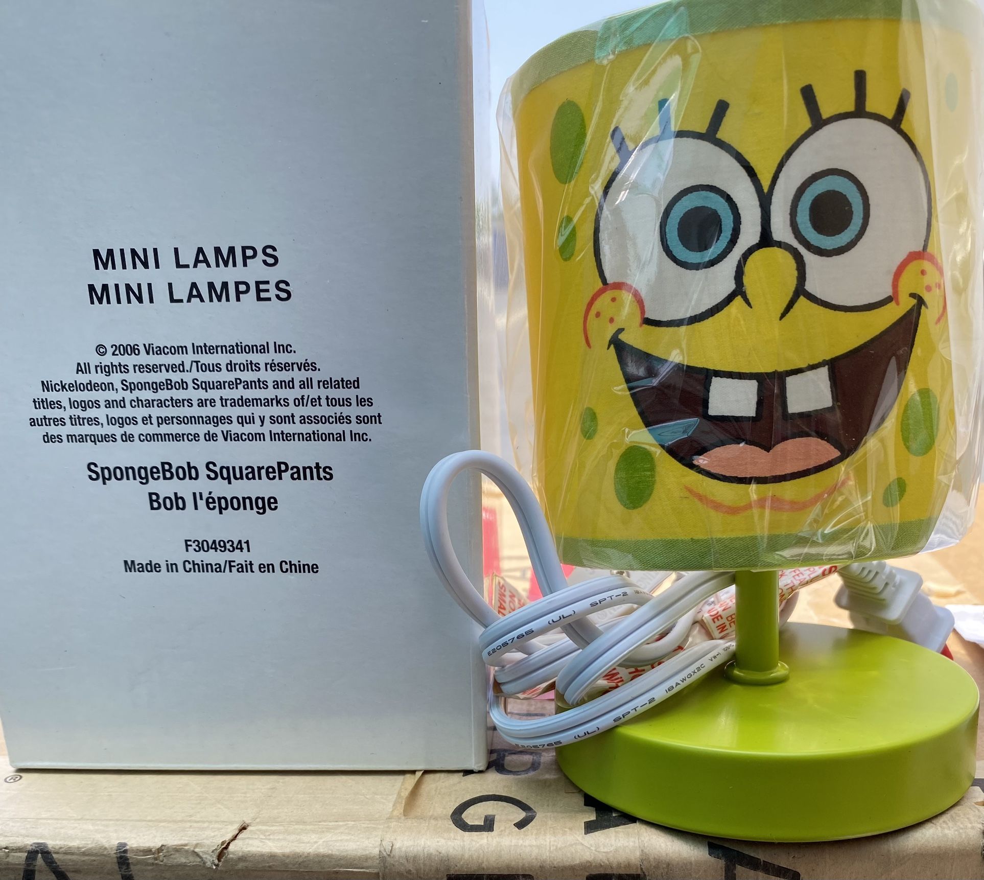 New Avon Sponge Bob Square Pants Mini Lamp